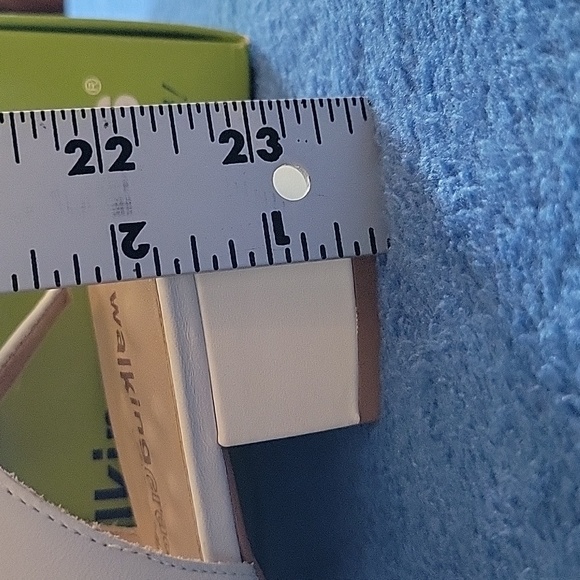 Walkingcradles white leather slingback size 10 1/2WW gently used - Picture 13 of 14